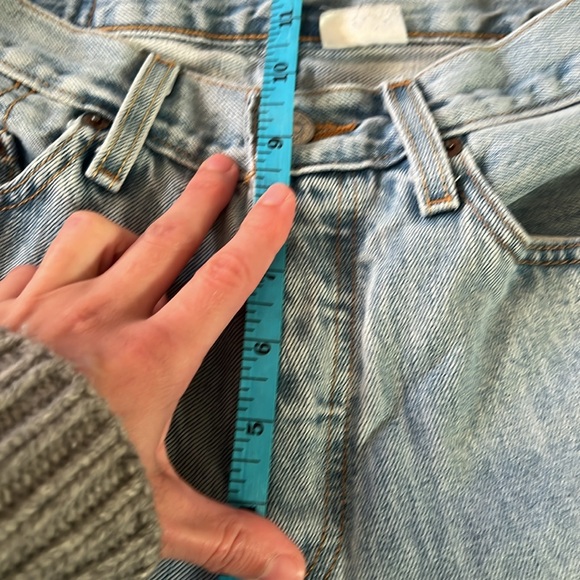 2000s Light Wash Levi’s 501s - Picture 6 of 10